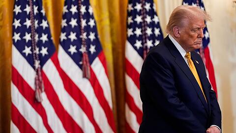 Steht in der Affäre um den Sexualstraftäter Epstein seit Tagen unter Druck - US-Präsident Donald Trump.