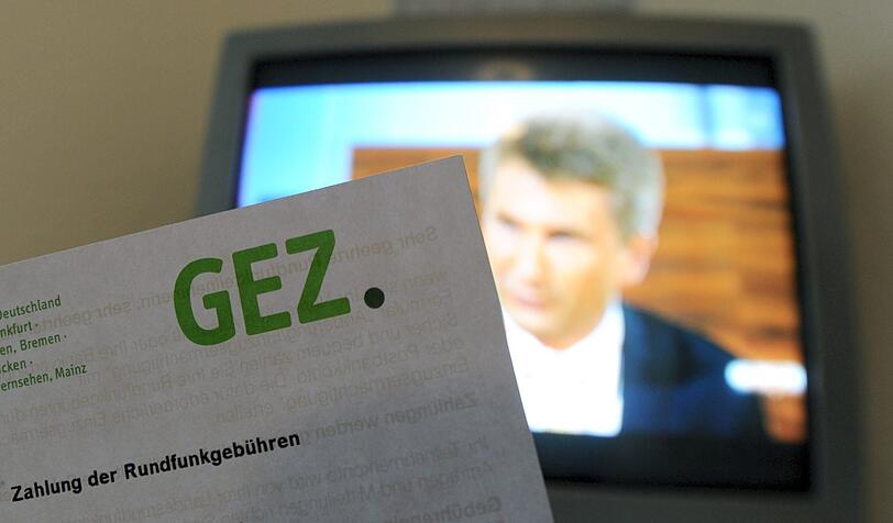 Die geräteabhängige Rundfunkgebühr geht, die pauschale Haushaltsabgabe kommt. Künftig muss jeder Haushalt - egal ob Dauer-Fernsehgucker oder TV-Abstinenzler - eine einheitliche Gebühr zahlen.