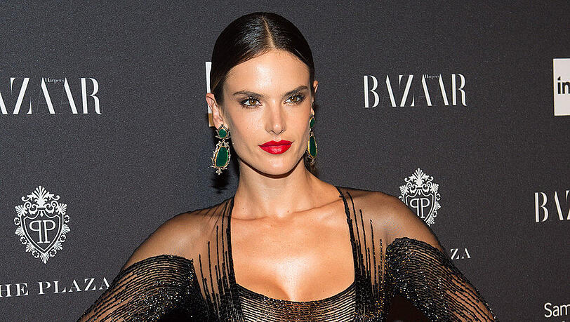 Alessandra Ambrosios Outfit ist sexy und elegant zugleich Alessandra Ambrosios Outfit ist sexy und elegant zugleich