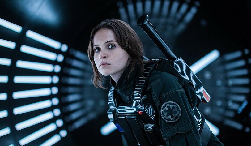 Ob Jyn Erso (Felicity Jones) aus "Rogue One" wohl auch ein Double in "Star Worlds Episode XXXIVE=MC2: The Force Awakens The Last Jedi Who Went Rogue" bekommt?