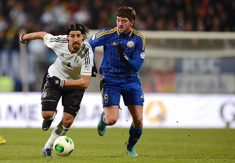 SAMI KHEDIRA NOTE 4: Einer von drei &bdquo;Legionären&ldquo; in der Start-Elf, neben Real-Kollege Özil und Arsenals Mertesacker. Pech mit einem Pfostentreffer.