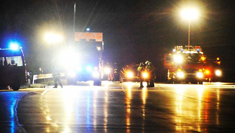 Eingesetzt waren, neben 4 Fahrzeugen der Feuerwehr Kirchheim und mehreren Fahrzeugen des Rettungsdienstes mit Notarzt, 1 Fahrzeug der Autobahnmeisterei Hohenbrunn und 5 Fahrzeuge der Polizei. Eingesetzt waren, neben 4 Fahrzeugen der Feuerwehr Kirchheim und mehreren Fahrzeugen des Rettungsdienstes mit Notarzt, 1 Fahrzeug der Autobahnmeisterei Hohenbrunn und 5 Fahrzeuge der Polizei.