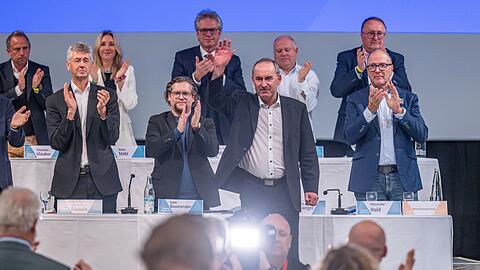Hubert Aiwanger ist bei der Landesversammlung der Freien Wähler als Vorsitzender im Amt bestätigt worden.