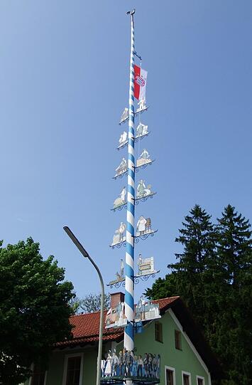 Wo traditionellerweise eine weiß-blaue Fahne hängt,...
