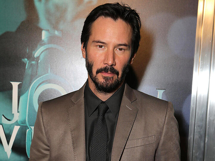 Keanu Reeves stand 20 Minuten im Regen