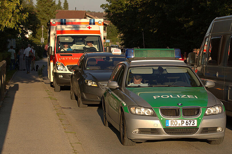 Tödlicher Fahrradunfall in Seebruck - eine 61-Jährige ist von einem Anhänger überrollt worden. Die Bilder vom Unfallort.