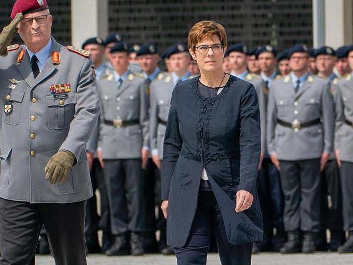 Der Konflikt am Persischen Golf könnte für Annegret Kramp-Karrenbauer zu einer Bewährungsprobe werden.