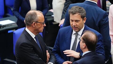 Noch verhandeln sie über eine Regierungsbildung: Merz, Klingbeil und CSU-Landesgruppenchef Alexander Dobrindt. (Archivbild)