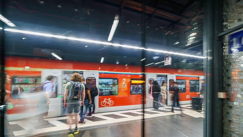 Pendeln gehört für Studenten oft zum Alltag. (Symbolbild)