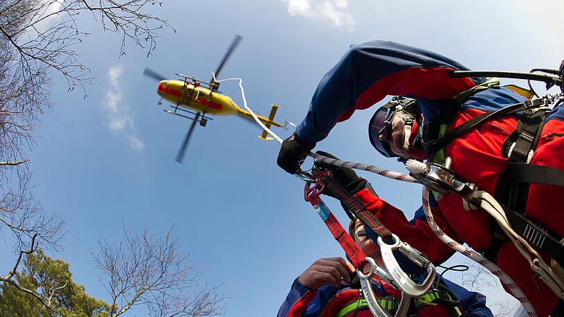 Die Bergrettung war mit 35 Mann im Einsatz, um die Münchnerin zu finden.