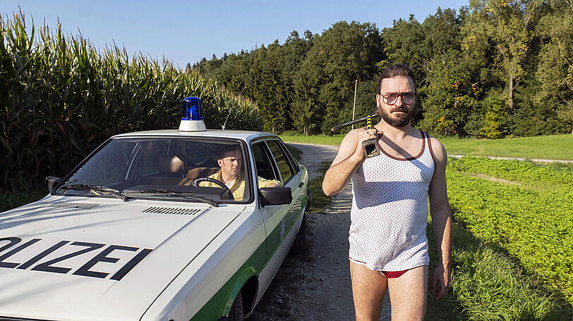 "Sauerkrautkoma": Provinzpolizist Franz Eberhofer (Sebastian Bezzel) und Flötzinger (Daniel Christiensen)