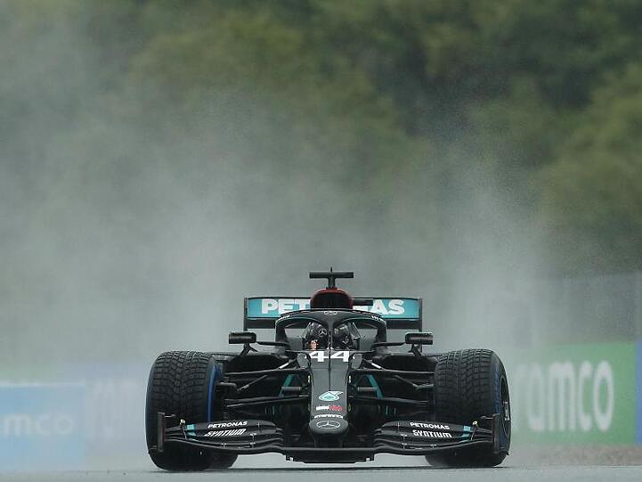 Lewis Hamilton sichert sich für das zweite Rennen in Österreich die Pole Position.