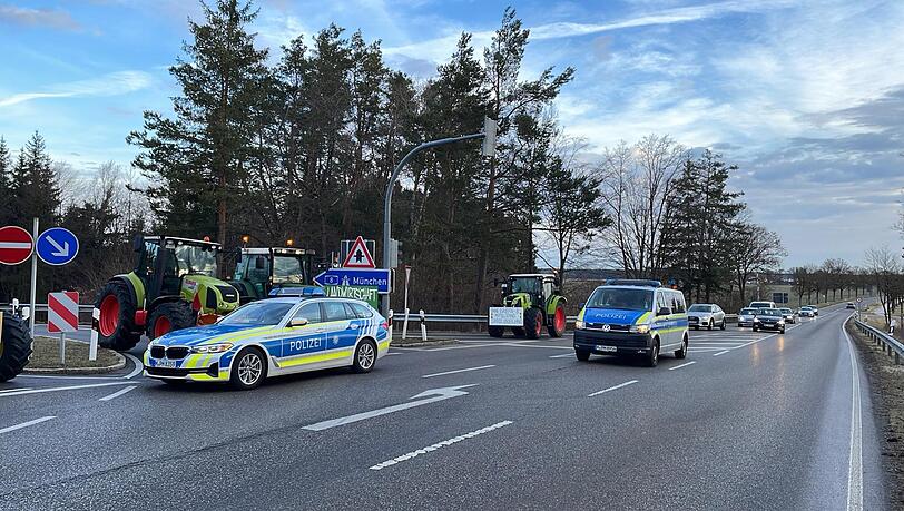 So wie hier in Hofolding waren im Landkreis München für 18 Auffahrten Protestaktionen angemeldet.