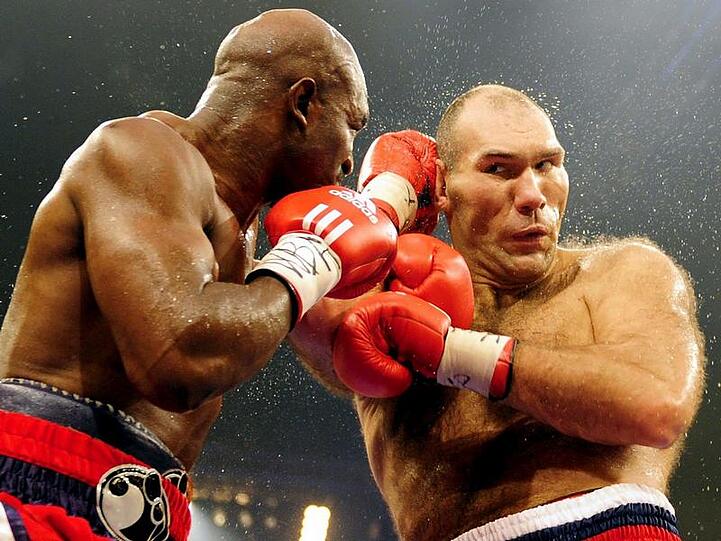 Kaum ist er erste Fight Vergangenheit, wird schon das "Re-Match" zwischen Walujew und Holyfield geplant.