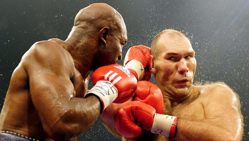 Kaum ist er erste Fight Vergangenheit, wird schon das "Re-Match" zwischen Walujew und Holyfield geplant. Kaum ist er erste Fight Vergangenheit, wird schon das "Re-Match" zwischen Walujew und Holyfield geplant.