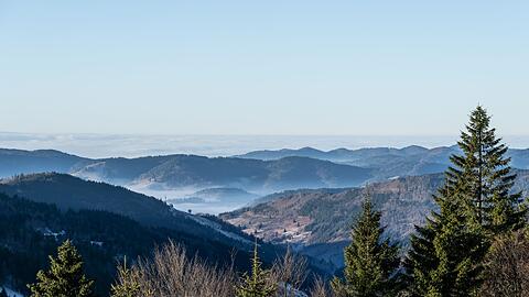 Zum Start in das letzte Wochenende des Jahres kommt etwas mildere Luft nach Deutschland