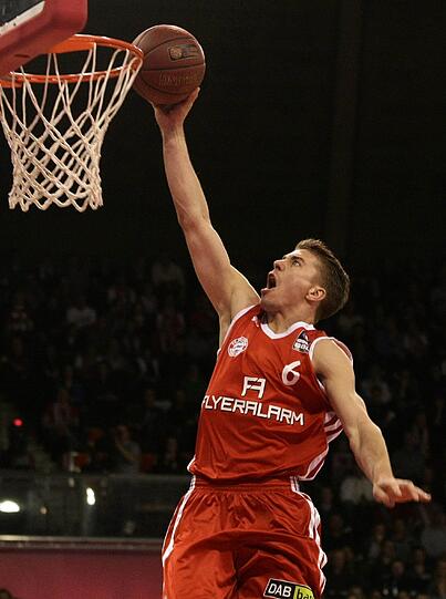 Der Kapitän der Bayern Basketballer Steffen Hamann führte sein Team am Samstag zu einem hart erkämpften 80:75 Erfolg über Würzburg.
