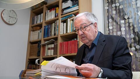 Der Psychologe und Kriminologe Rudolf Egg hat mehr als 1.000 Anzeigen aus der K&ouml;lner Silvesternacht ausgewertet. (Archivbild)