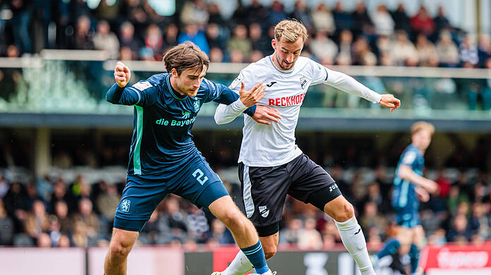 Tim Danhof im Duell mit Verls Julius Stoecker