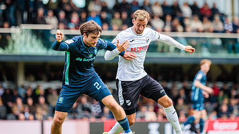 Tim Danhof im Duell mit Verls Julius Stoecker