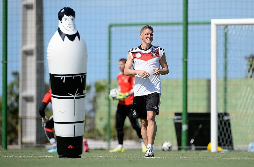 Gegen Portugal nur Reservist: Bastian Schweinsteiger stand bereits am Dienstag wieder auf dem Trainingsplatz.
