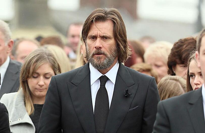 Ein sichtlich mitgenommener Jim Carrey auf der Beerdigung seiner Ex-Freundin Cathriona White in Irland.