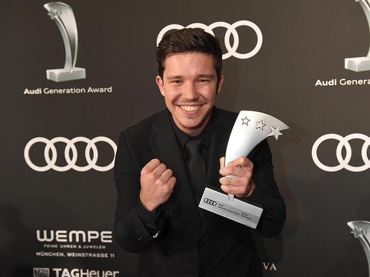 Der Musiker Nico Santos nach Verleihung des "Audi Generation Awards" im Bayerischen Hof. Foto: Felix Hörhager