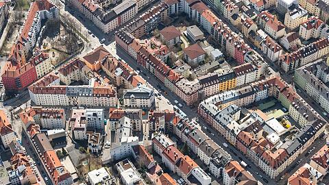 München von oben: In der Landeshauptstadt steigen trotz der Wohnraum-Initiative die Mieten.