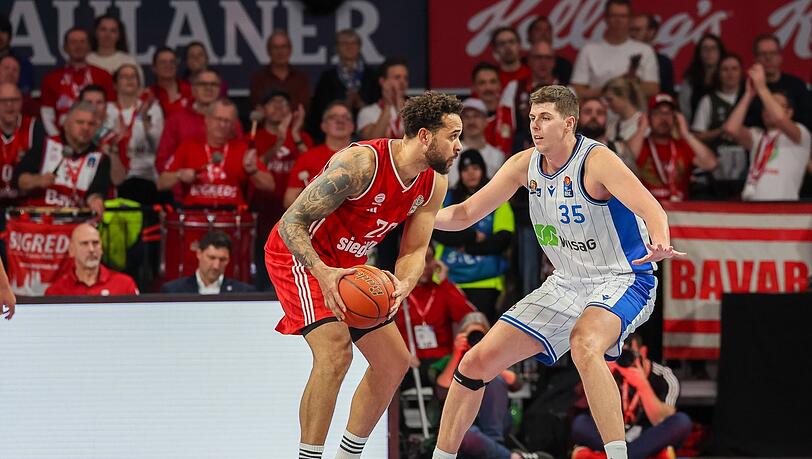Voller Fokus auf das Finalturnier im BBL-Pokal: Elias Harris (l.) peilt mit dem FCBB dem dritten nationalen Cuptriumph in Folge an.