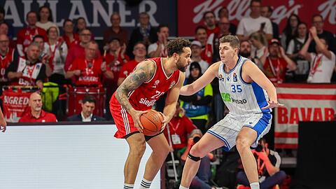 Voller Fokus auf das Finalturnier im BBL-Pokal: Elias Harris (l.) peilt mit dem FCBB dem dritten nationalen Cuptriumph in Folge an.