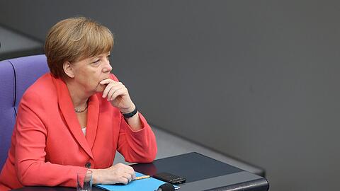 Kanzlerin Angela Merkel will Deutschlands Grenzen weiterhin offen halten. Das stößt bei vielen Unions-Abgeordneten auf Unverständnis.