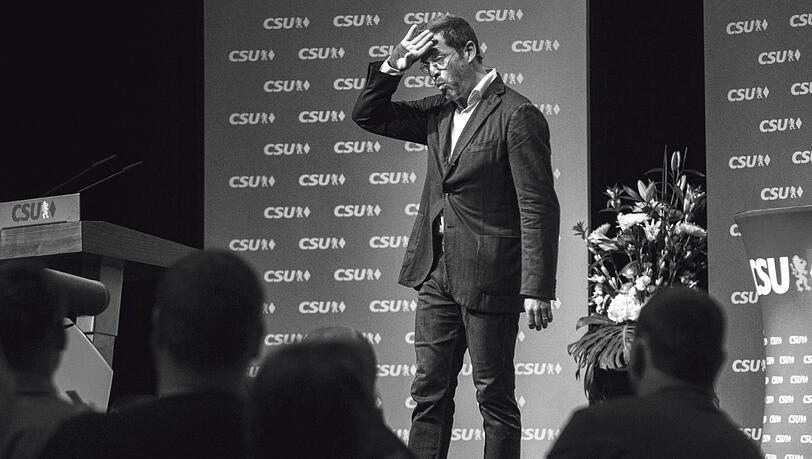Das Siegerbild: "Doktor der Herzen" - Karl-Theodor zu Guttenberg steht am 30. August 2017 in der Stadthalle in Kulmbach auf der Bühne. Das Siegerbild: "Doktor der Herzen" - Karl-Theodor zu Guttenberg steht am 30. August 2017 in der Stadthalle in Kulmbach auf der Bühne.