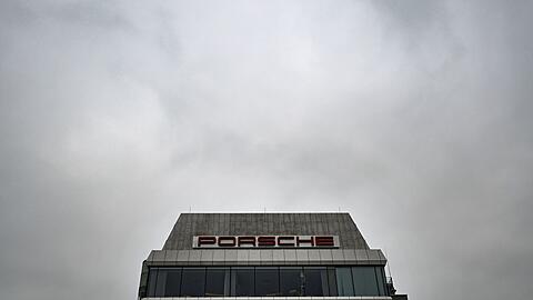 Bei Porsche sind Gespräche über eine Verschärfung des Sparkurses angelaufen.