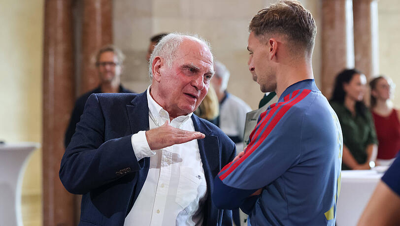 Gewohnt klare Ansichten: Hoene&szlig;, der sich lange mit Joshua Kimmich unterhielt.