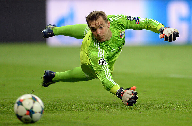 Manuel Neuer: Note 1. Hätte am liebsten im Feld mitgespielt. Tat das bisweilen dann einfach (8.) - auch weit vor dem Sechzehner. Beim abseitsverdächtigen Gegentor machtlos.