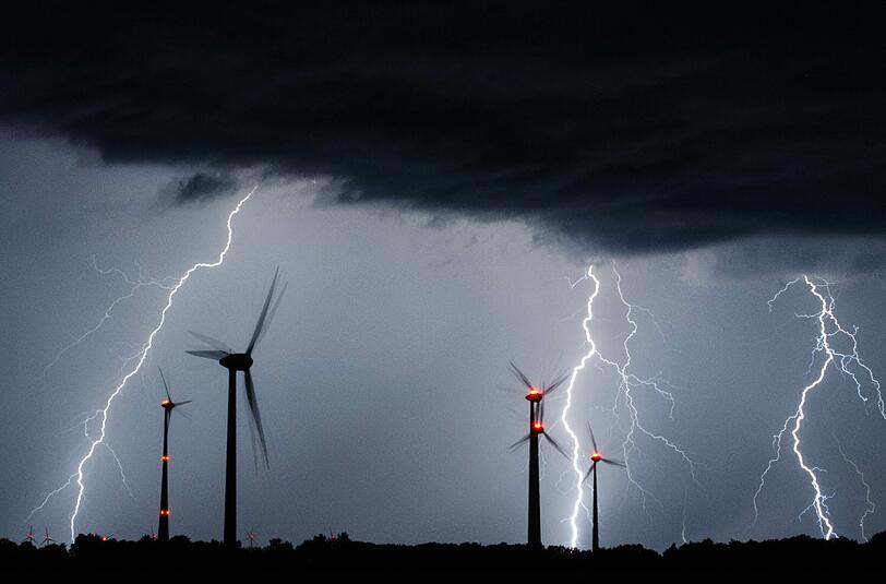 Nach der Hitze am Wochenende entluden sich über Deutschland teils heftige Gewitter.