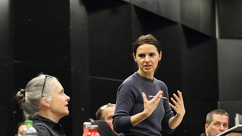 Oksana Lyniv und die Regisseurin Katie Mitchell.
