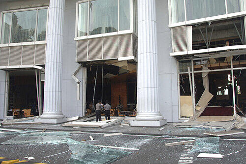 Das Ritz-Carlton-Hotel in Jakarta: schwer zerstört durch die Explosionen