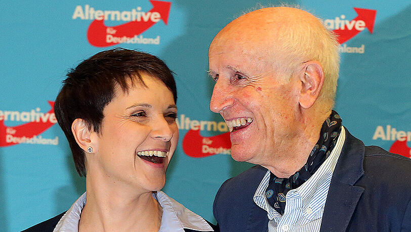 Frauke Petry und Albrecht Glaser bejubeln die Ergebnisse der AfD bei den Landtagswahlen im März 2016. Frauke Petry und Albrecht Glaser bejubeln die Ergebnisse der AfD bei den Landtagswahlen im März 2016.