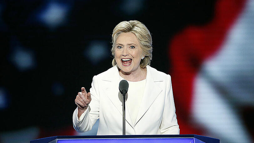 Hillary Clinton sagt Donald Trump den Kampf an. Hillary Clinton sagt Donald Trump den Kampf an.