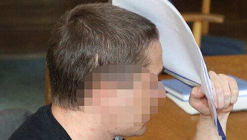 Schwieg gestern zu den Vorwürfen: Alexander K. (25) vor dem Nürnberger Landgericht. Schwieg gestern zu den Vorwürfen: Alexander K. (25) vor dem Nürnberger Landgericht.