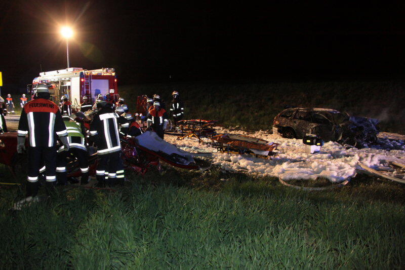 Die Bilder vom Auffahrunfall zwischen Gangkofen und Frontenhausen.
