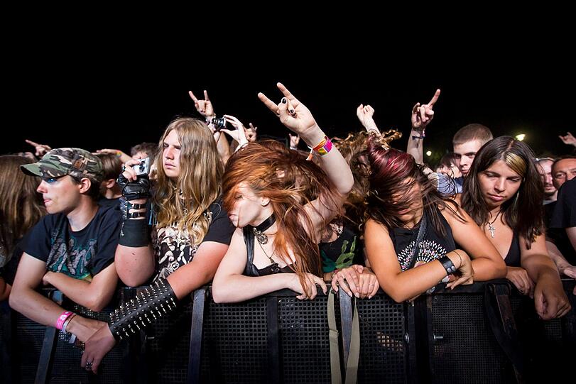 Metal Fans bei "Dimmu Borgir" unter sich.