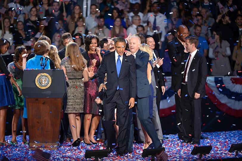 Barack Obama bleibt für vier weitere Jahre US-Präsident: Hier sehen Sie die emotionalen Bilder aus der langen US-Wahlnacht.