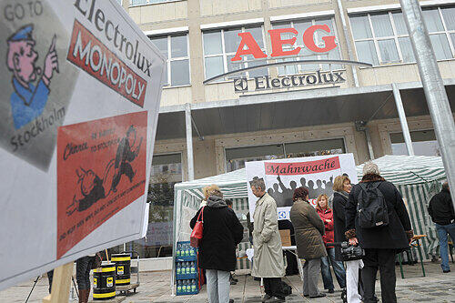 Protest gegen das Arbeitsplatz-Monopoly von Electrolux: Eine 24-stündige Mahnwache stand vor der AEG-Zentrale.