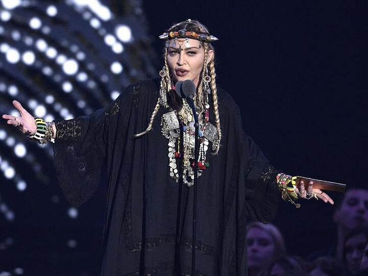 Madonna hat Knie-Probleme.