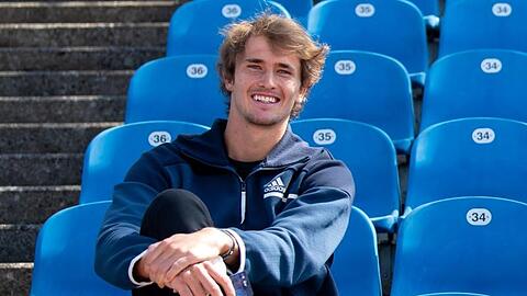 Alexander Zverev aus Deutschland nimmt an der Pressekonferenz teil.