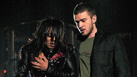 Janet Jackson und Justin Timberlake während Nipplegate im Jahr 2004 beim Super Bowl.