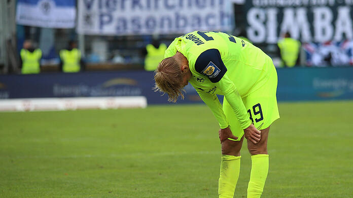 Ein Bild mit Symbolcharakter: Leandro Morgalla nach dem Spiel bei der SV Elversberg.