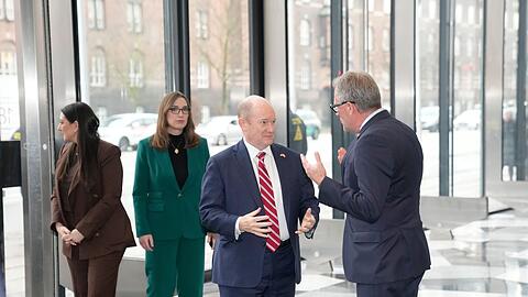 Eine US-Delegation kritisiert Trump beim Besuch in D&auml;nemark.